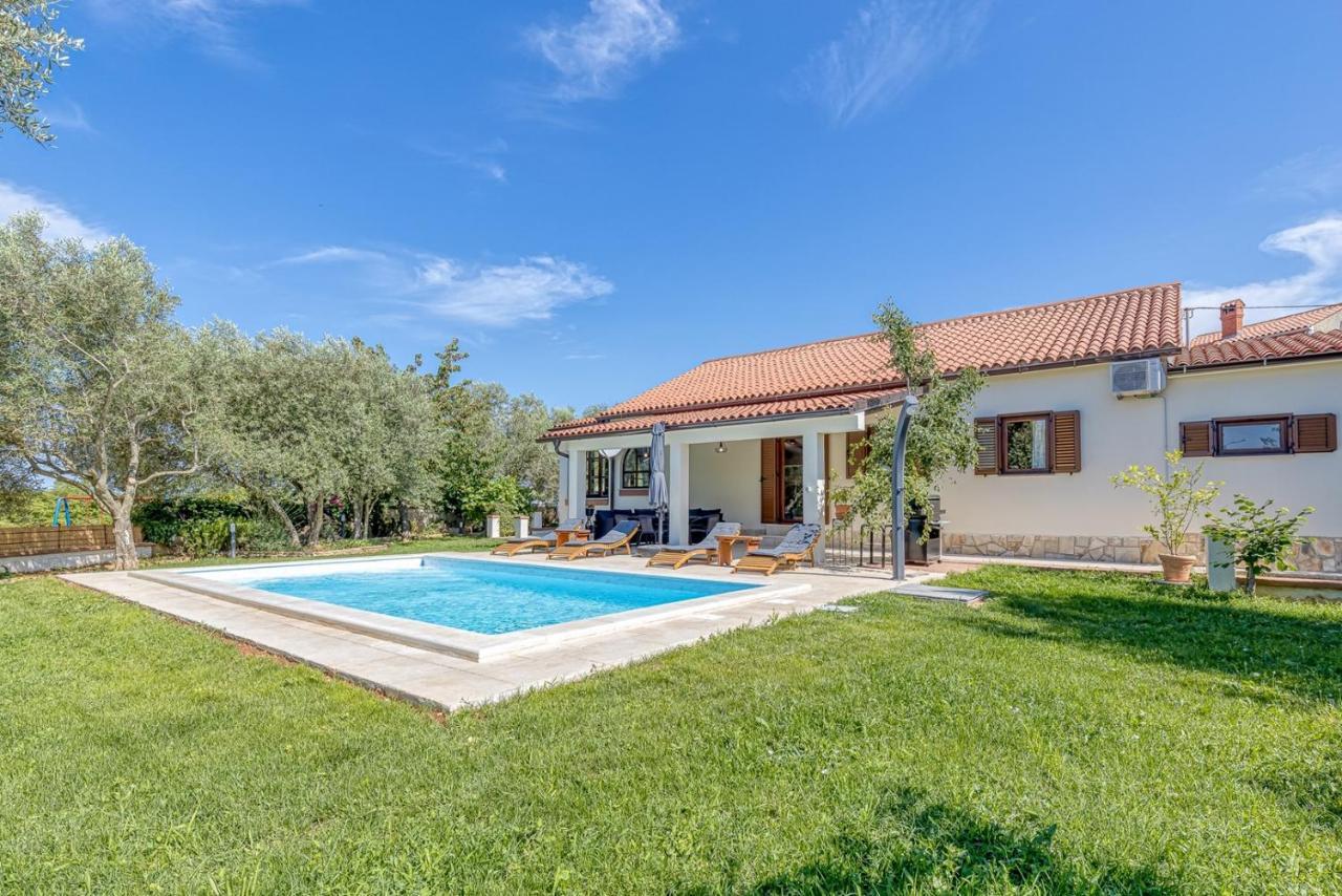 Villa Agatta With Private Pool Smoljanci Zewnętrze zdjęcie